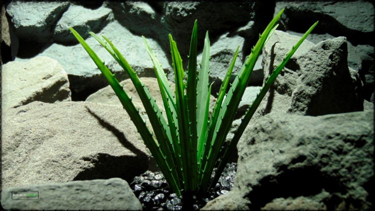 Artificial Saw Blade Grass - Artificial Aquarium Plant Reptile Habitat Plant - PARP390 2