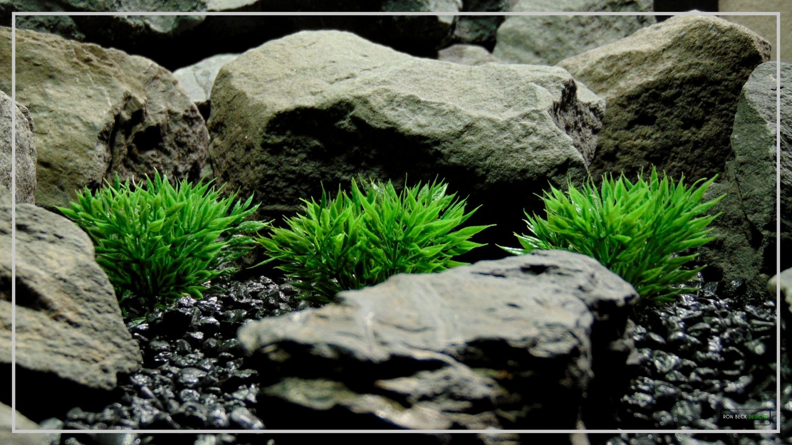 Artificial plants for outlet terrariums