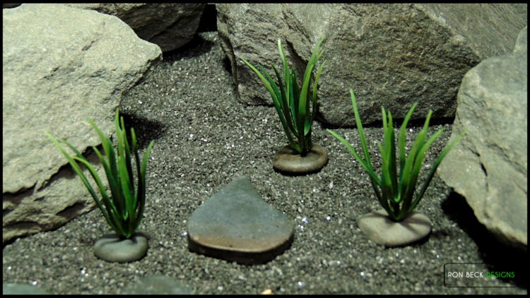 Atlantis grass with pebbles-set 3-jumping spider reptile decor-js603 above